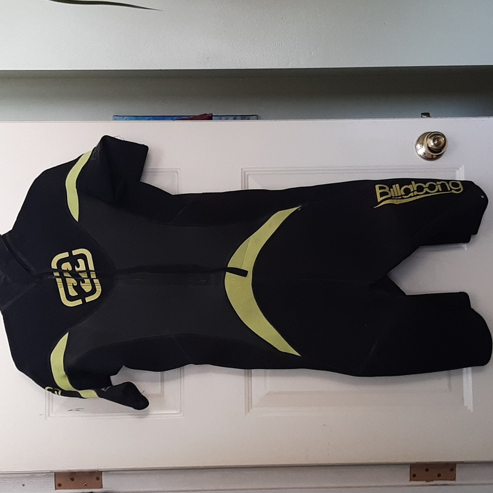 Wetsuit - Picture 2 of 3